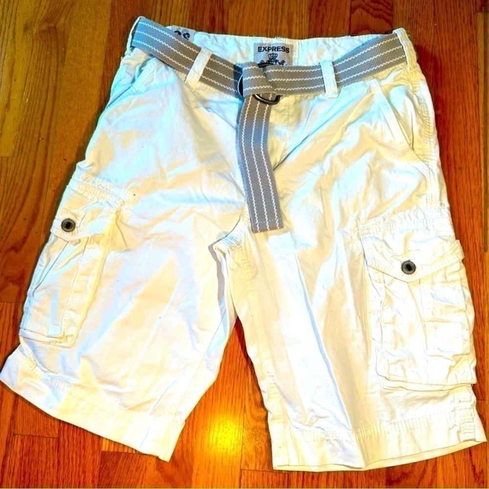 Express NEW Men’s White Cargo Shorts​